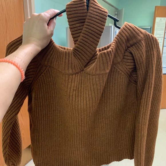 VICI Collection Frontier Cold Shoulder Sweater - Picture 4 of 4